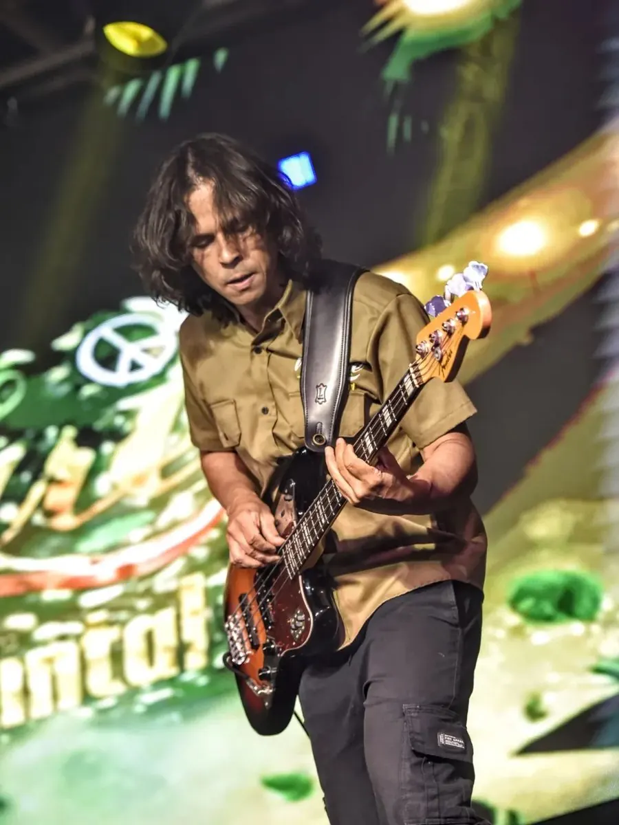Jota Berger no baixo